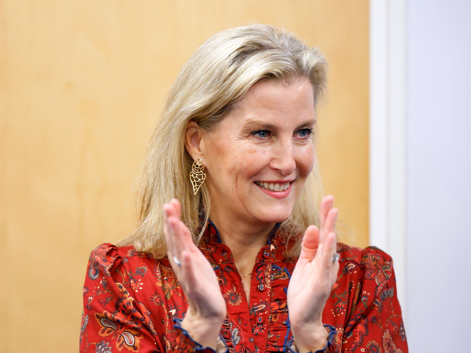 Cómo llevar el vestido boho en invierno, por Sophie de Edimburgo