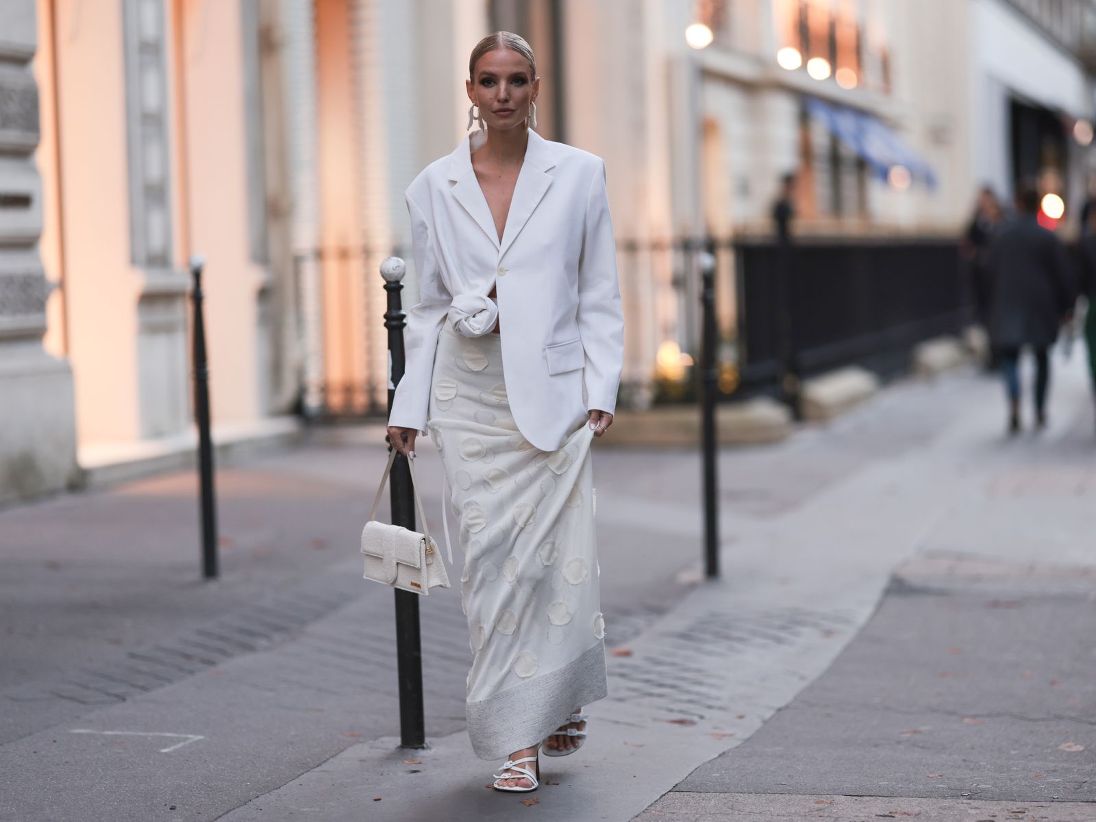 Los ‘total looks’ blancos más elegantes y calentitos que no paro de ver en 'Instagram'