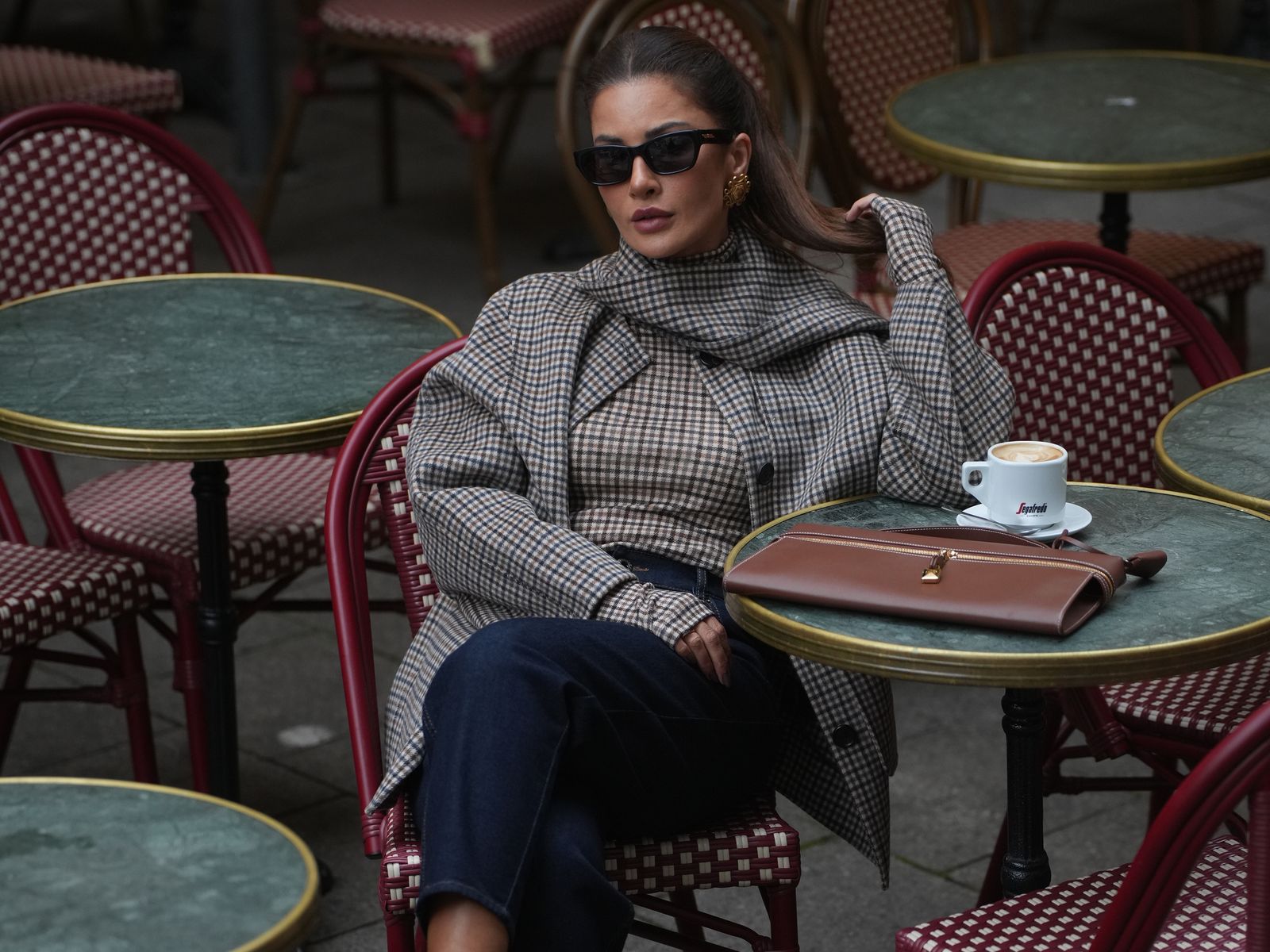 Estos vaqueros ‘cigarette’ de Stradivarius son los que comprarán las chicas que se niegan al regreso de los pitillo