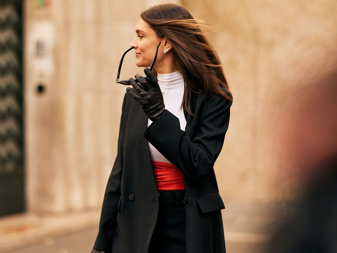 Qué es el abrigo de cuello embudo y cómo lo llevan las expertas