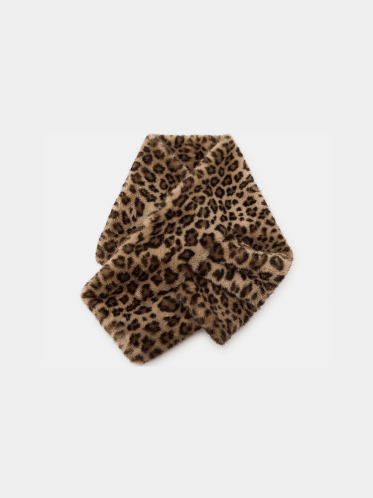 estola corta de pelo corto de 120 x 27 cm con estampado de leopardo.