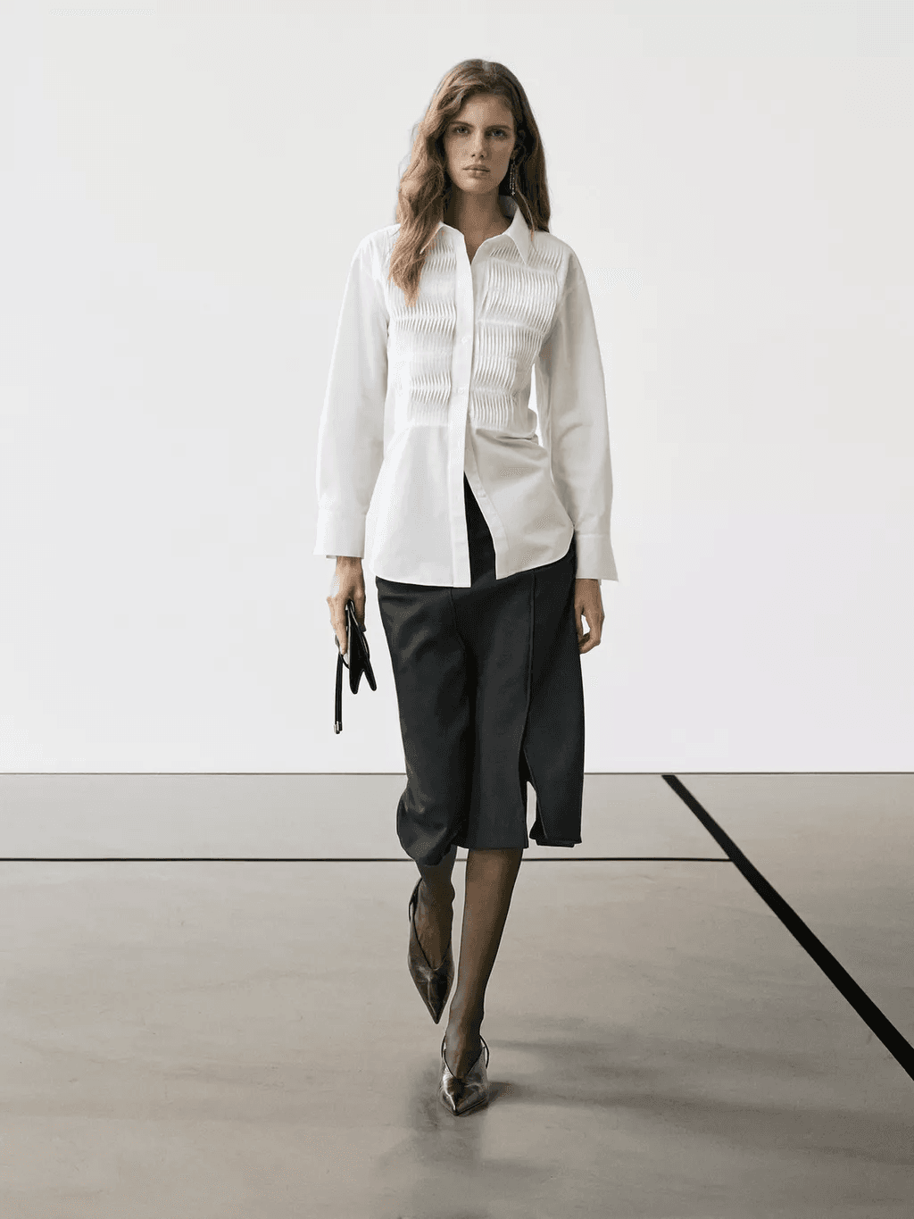 Una falda midi para 3 looks impecables de invierno